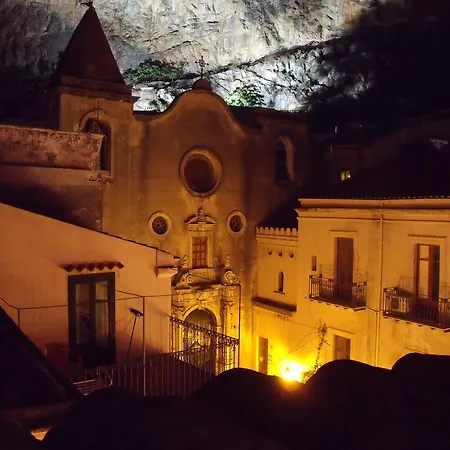 Oda ve Kahvaltı L&p Cefalù