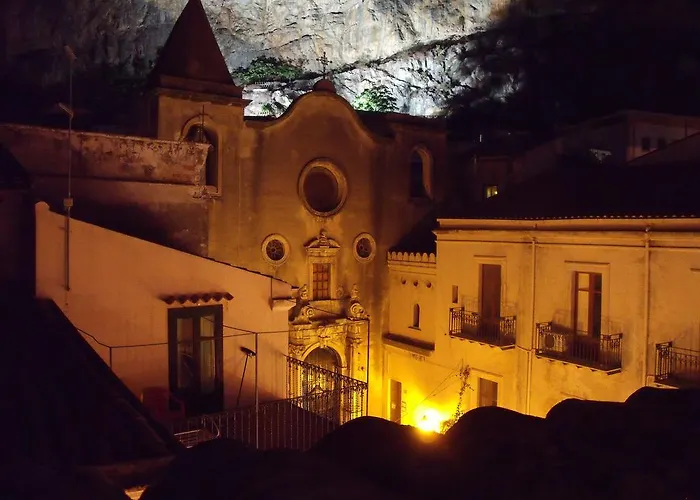 住宿加早餐酒店 L&p 切法卢